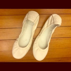 Tory Burch ballet flats in cream size 7 worn once